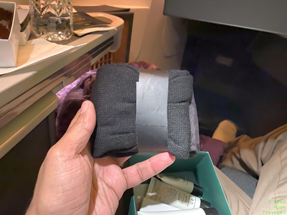 QR B77W J amenity kit eyeshades