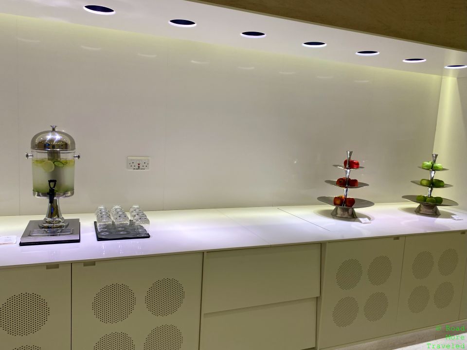 QR Al Safwa Lounge drink station
