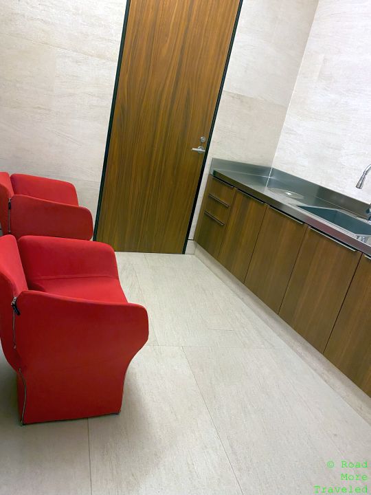 QR Al Safwa Lounge nursing room