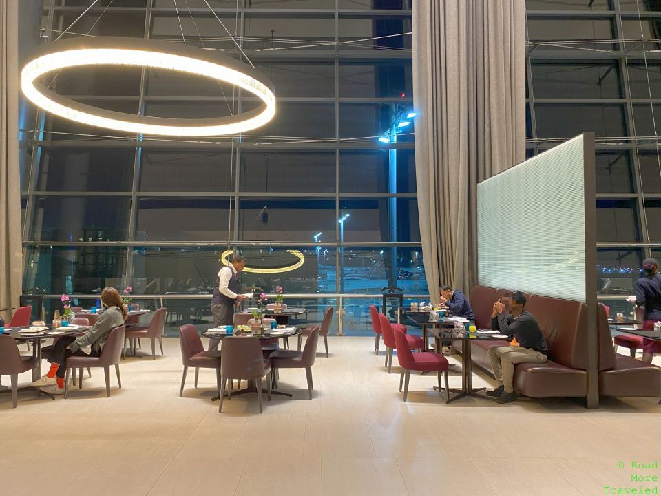 Qatar Airways Al Safwa First Lounge window seating in dining area