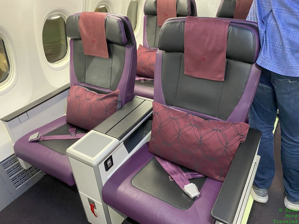 Qatar Airways B737-MAX 8 First Class - seats