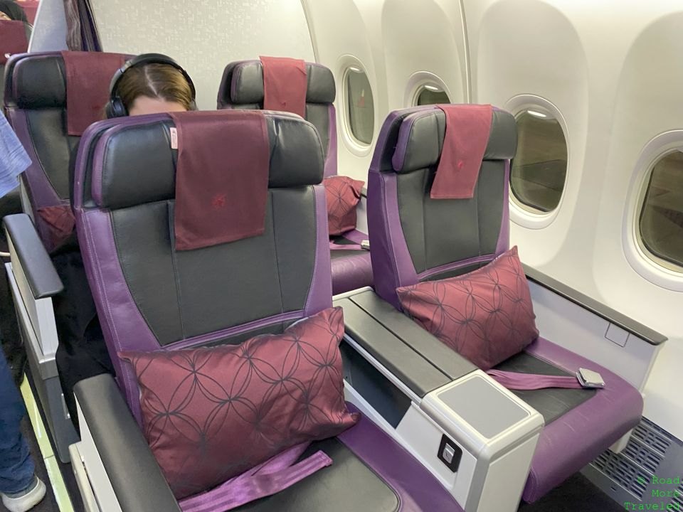 QR B737-MAX 8 F seats