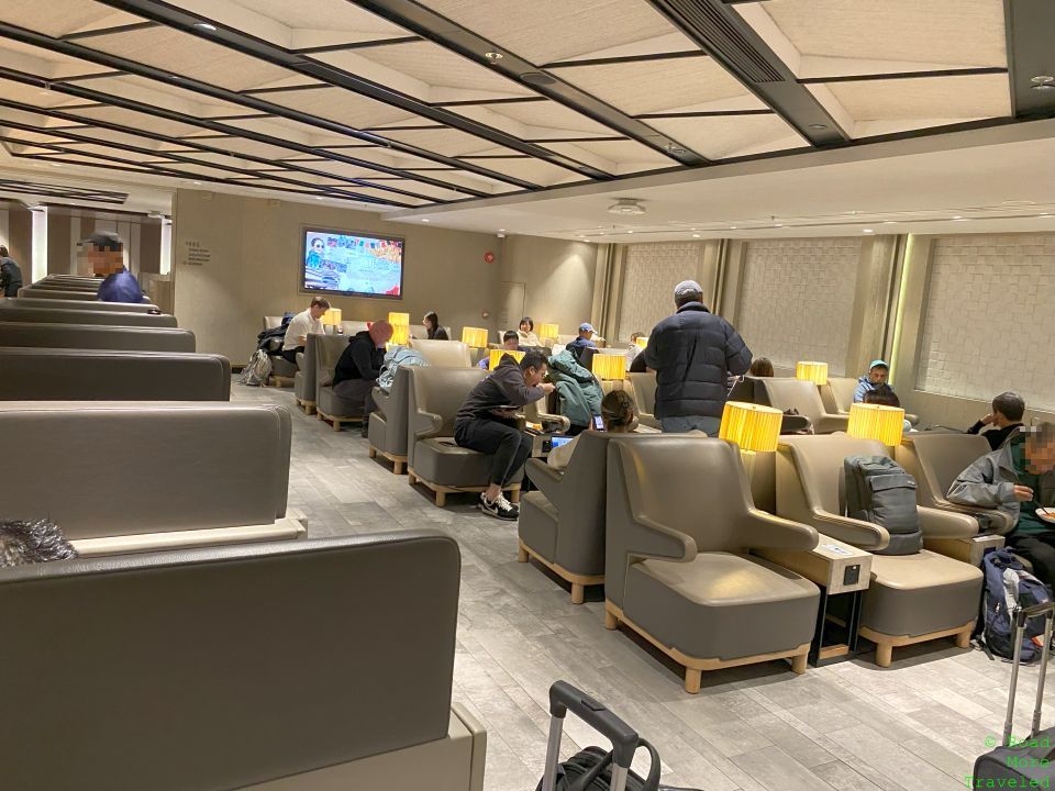 Plaza Premium Lounge Hong Kong Gate 1 - seating area