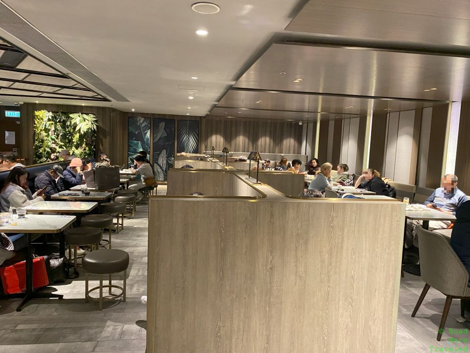 Plaza Premium Lounge HKG Gate 1 dining booths