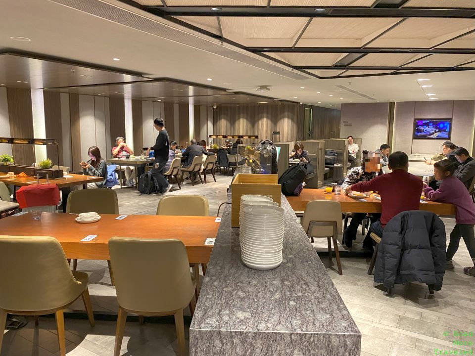 Plaza Premium Lounge HKG Gate 1 seatless counters