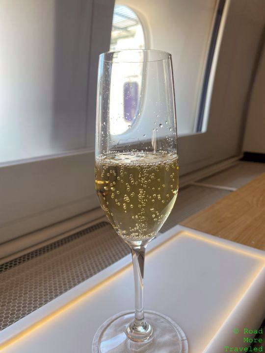 SWISS B777-300ER First Class - champagne