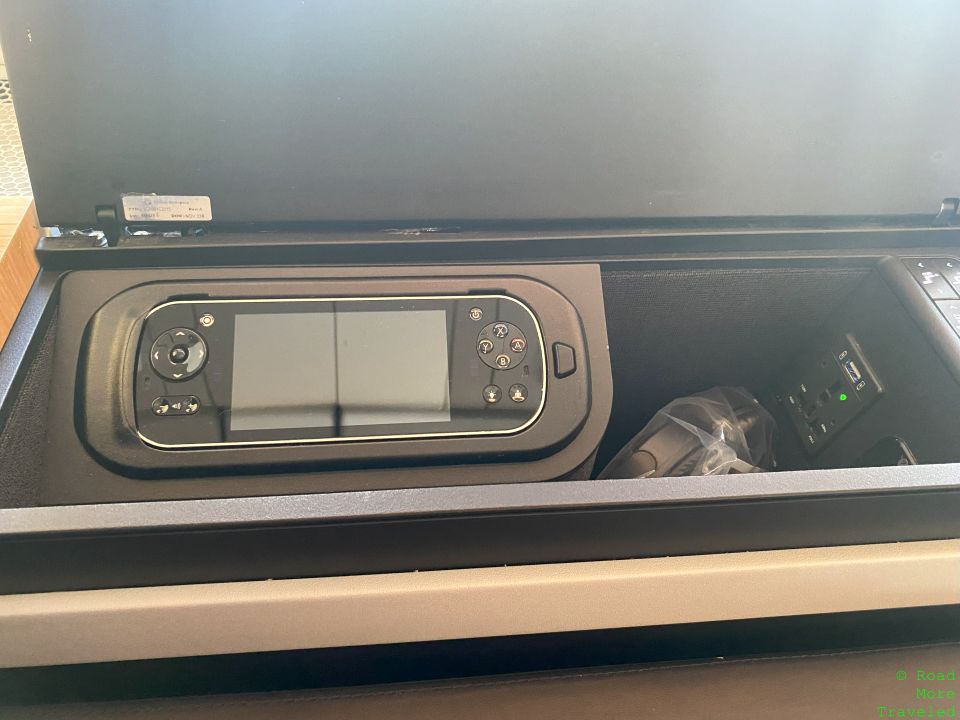 LX B77W F IFE controller and power outlet