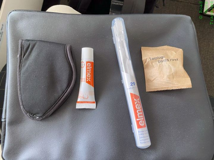 LX B77W F toothbrush/toothpaste/ear plugs