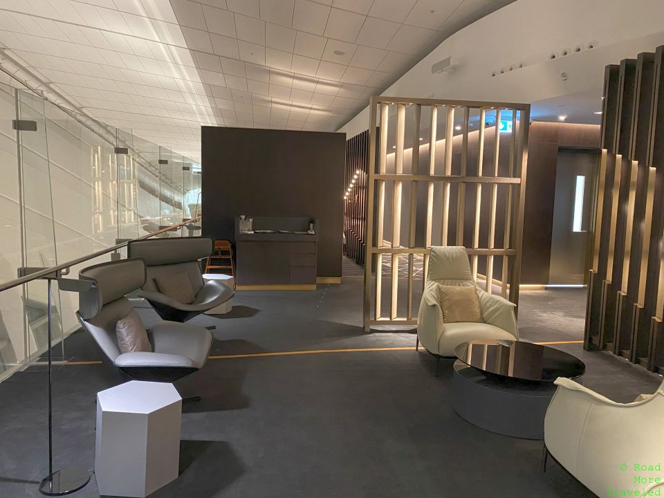 Etihad First Class Lounge Abu Dhabi - entrance seating