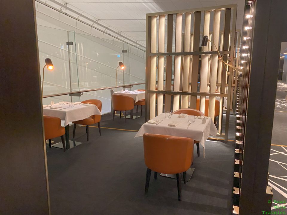 Etihad First Class Lounge Abu Dhabi - dining room