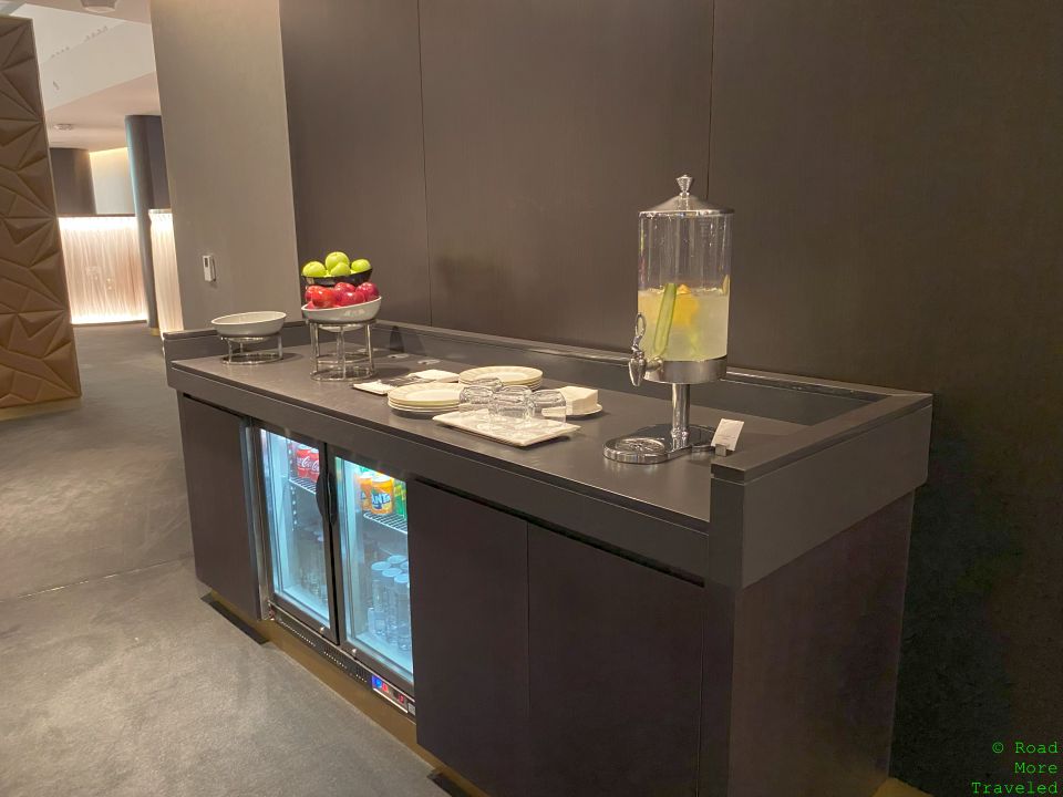 EY F lounge AUH lemonade/soft drinks