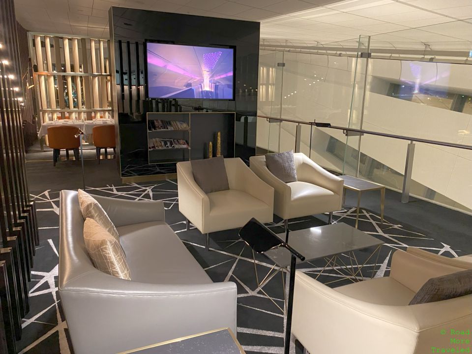 Etihad First Class Lounge Abu Dhabi - TV room