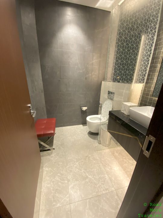 Etihad First Class Lounge Abu Dhabi - restrooms