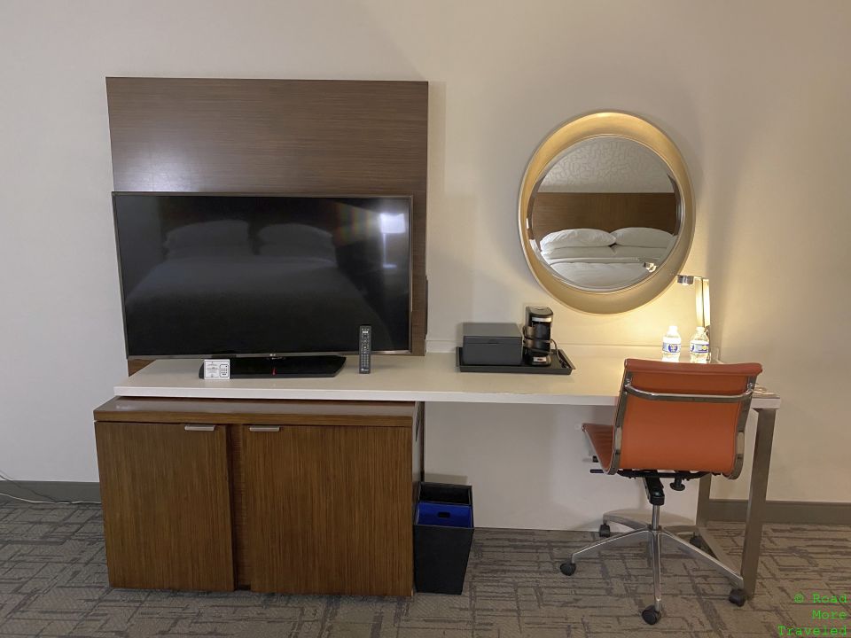 Renaissance Concourse Atlanta Airport Hotel working desk