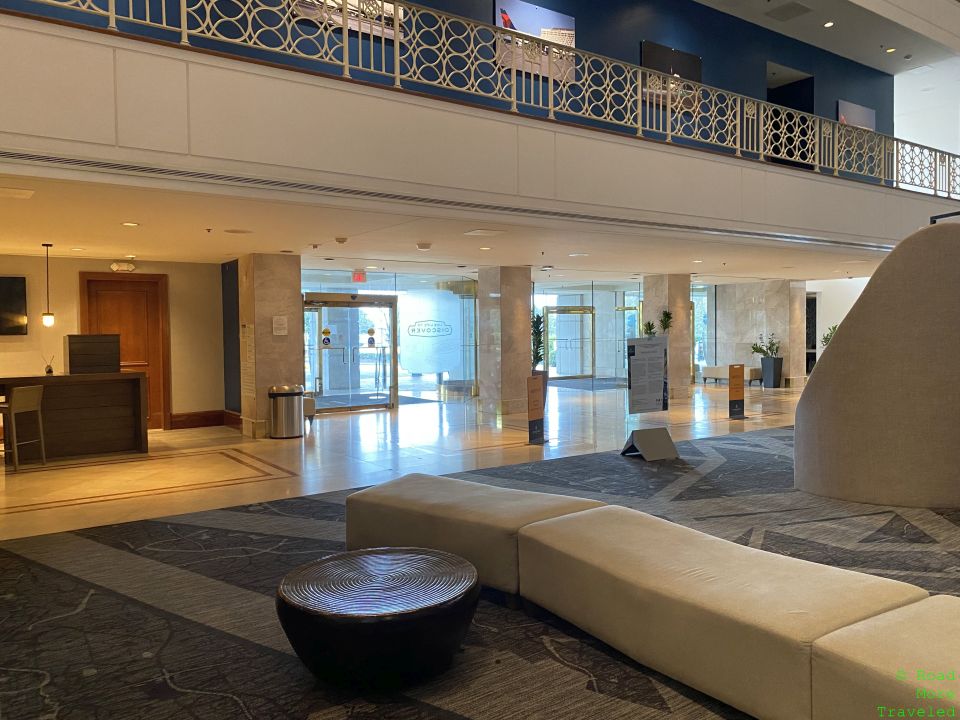 Renaissance Concourse Atlanta Airport Hotel - lobby seating