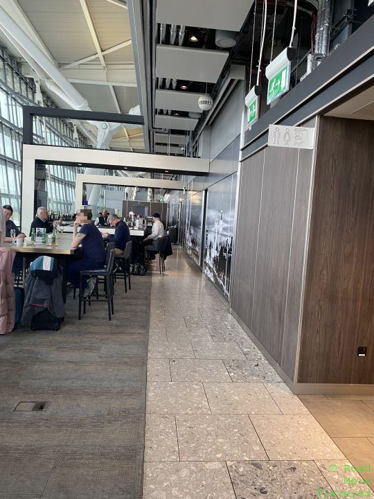 Plaza Premium Lounge London Heathrow Terminal 5 restroom/shower area