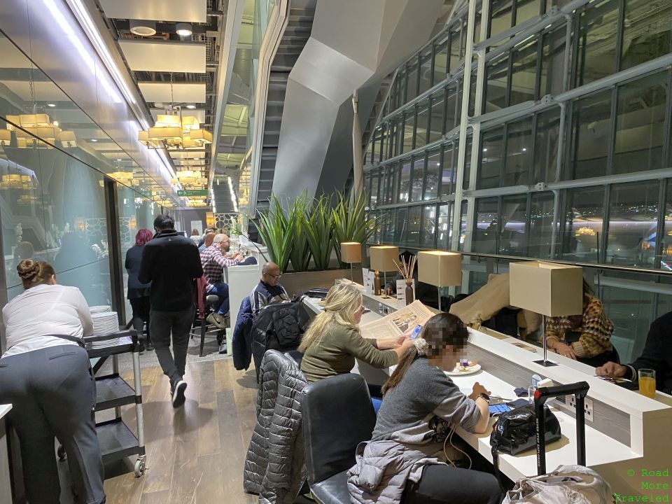 Club Aspire Lounge London Heathrow Terminal 5 - communal work benches