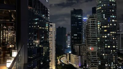 a city skyline at night