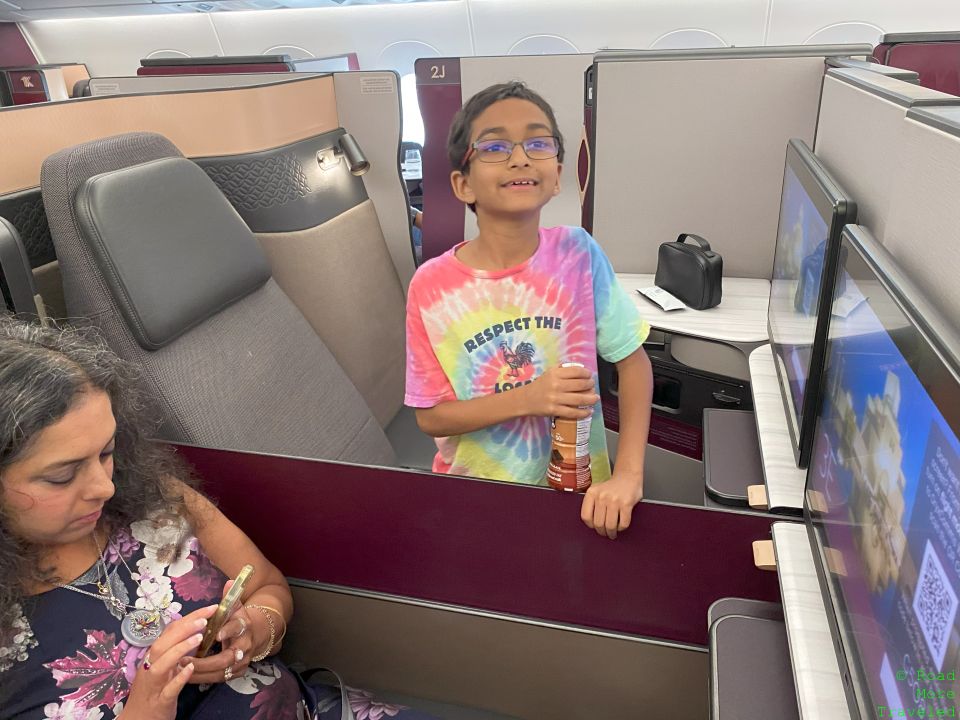 Qatar Airways A350-1000 QSuites Business Class center seating