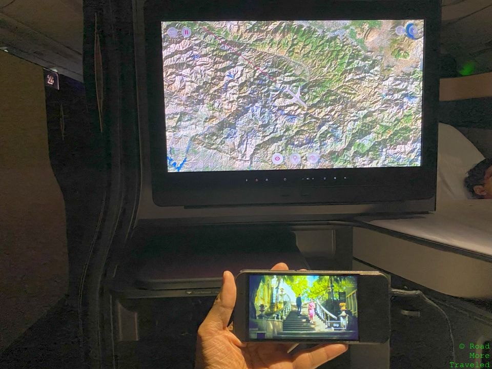 QR A35K QSuites split screen IFE