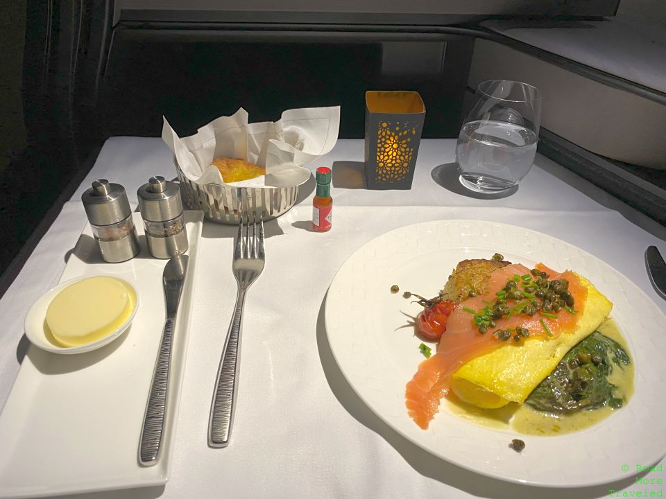 QR Business Class breakfast