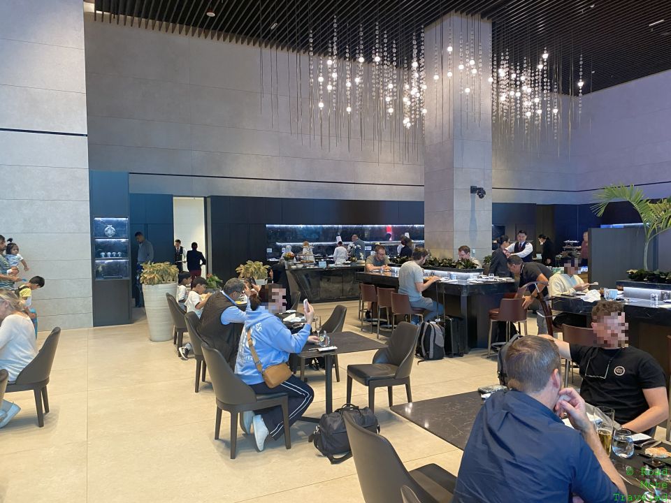 QR Al Mourjan Garden Lounge dining room