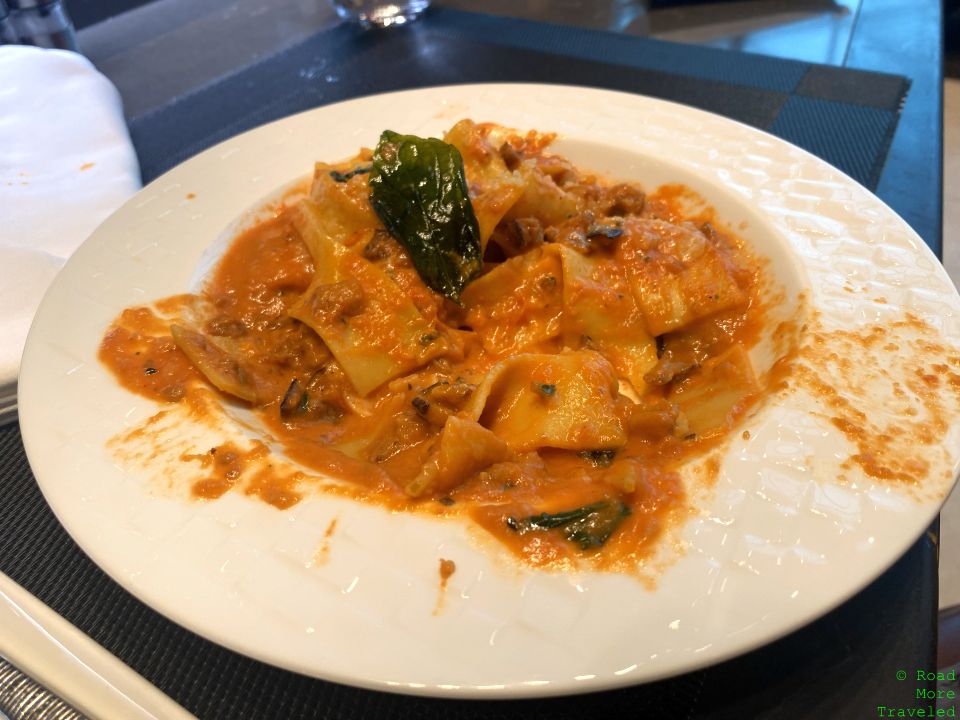QR Al Mourjan Garden Lounge pasta