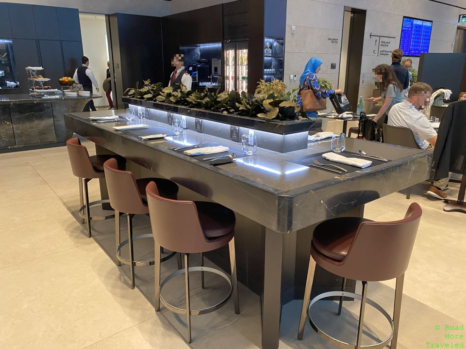 QR Al Mourjan Garden Lounge high-top seating