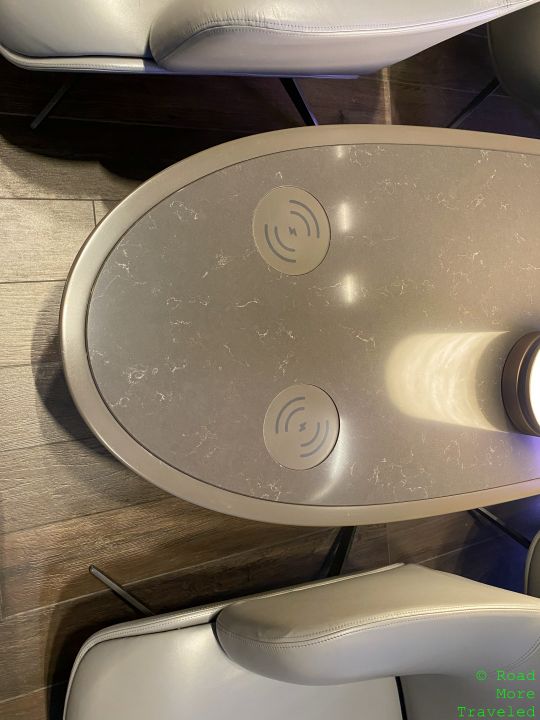 QR Al Mourjan Garden Lounge wireless charging pads