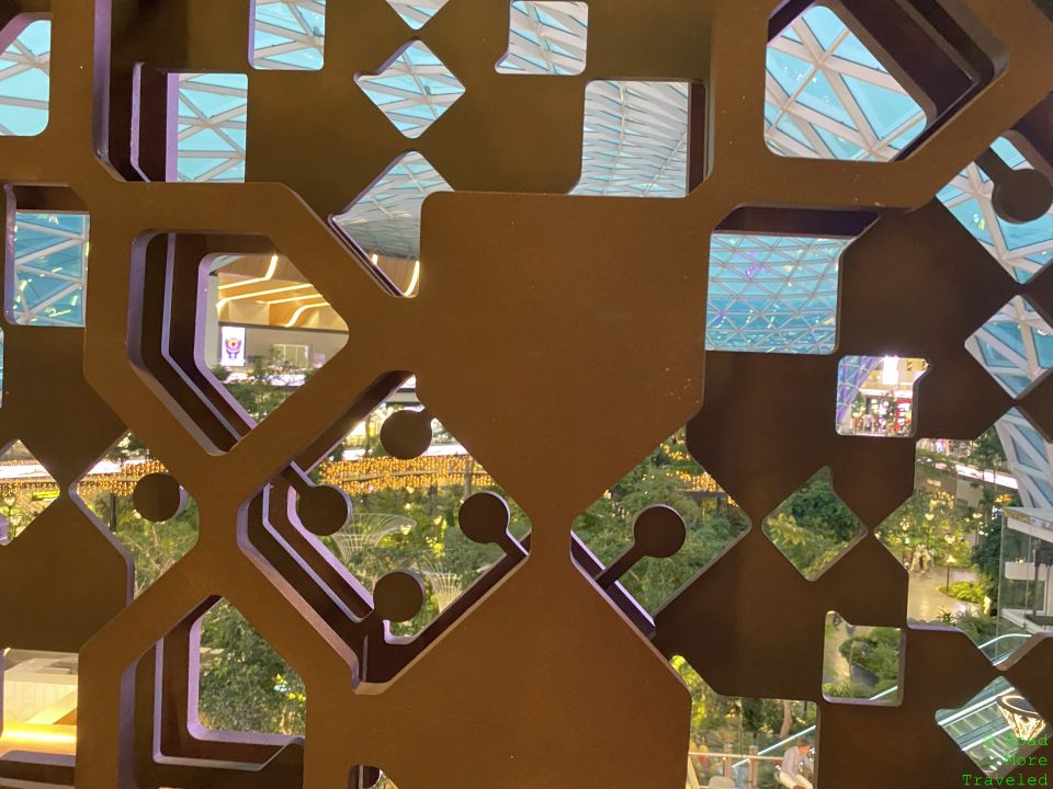 QR Al Mourjan Garden Lounge wall divider