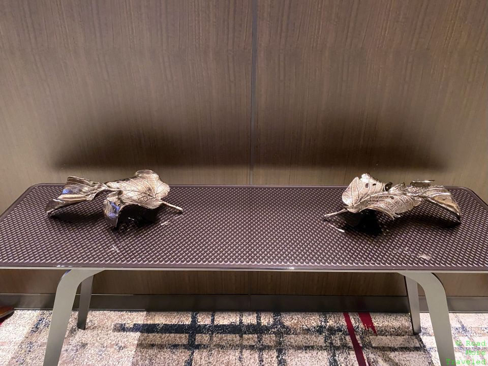 QR Al Mourjan Garden Lounge silver-plated leaves