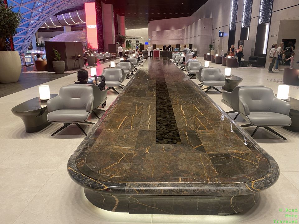 QR Al Mourjan Garden Lounge water feature