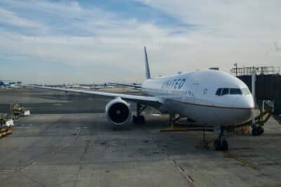 United Airlines Boeing 777-200