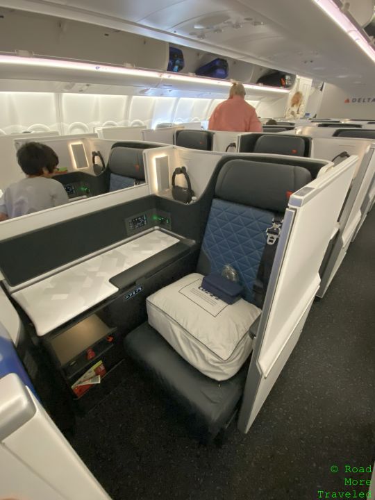 Delta One Suites A330-900neo center seat