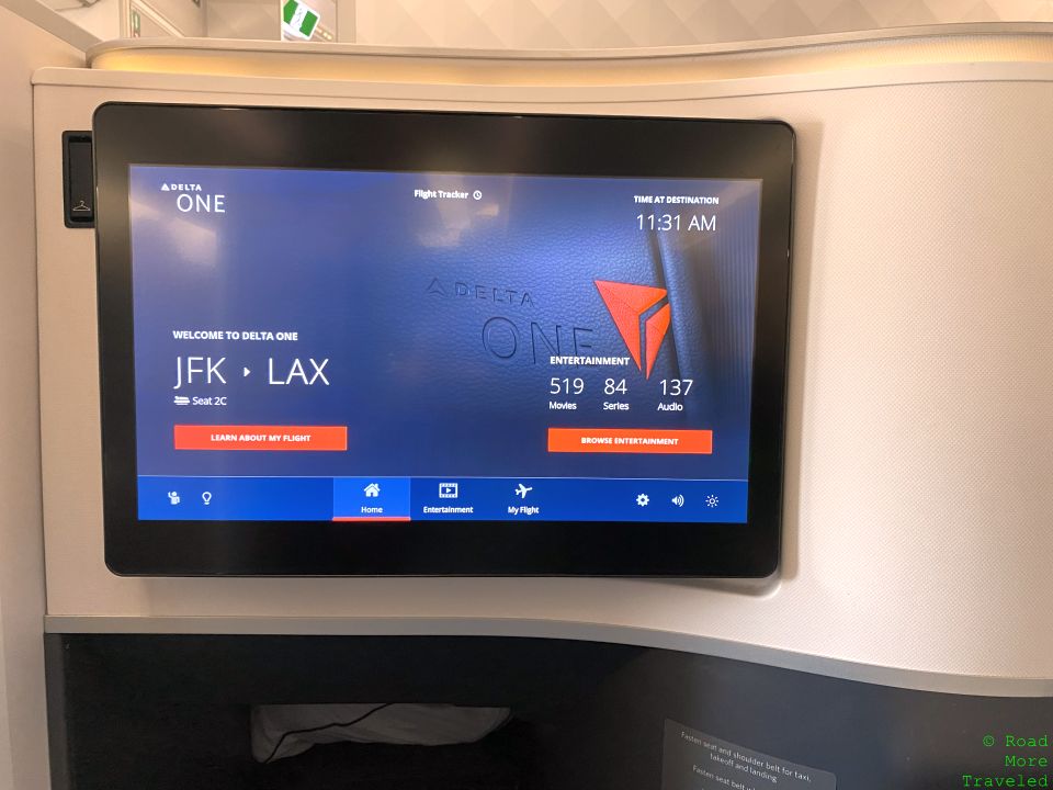 Delta One Suite A330-900neo IFE screen