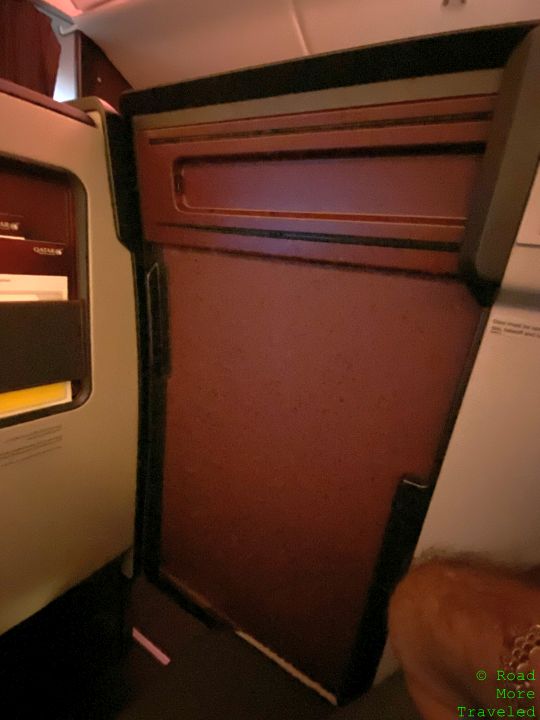 Qatar Airways B787-9 Business Class privacy door