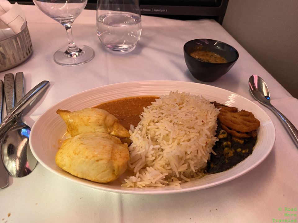 Qatar Airways B787-9 Business Class dinner service