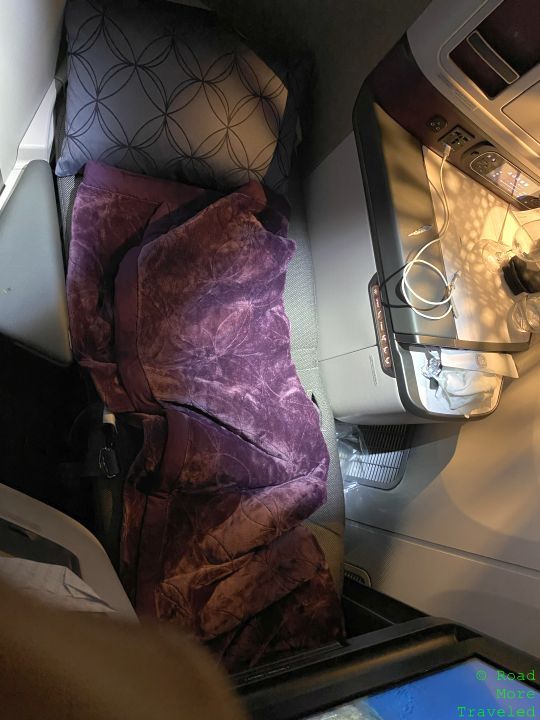 Qatar Airways B787-9 Business Class flat bed