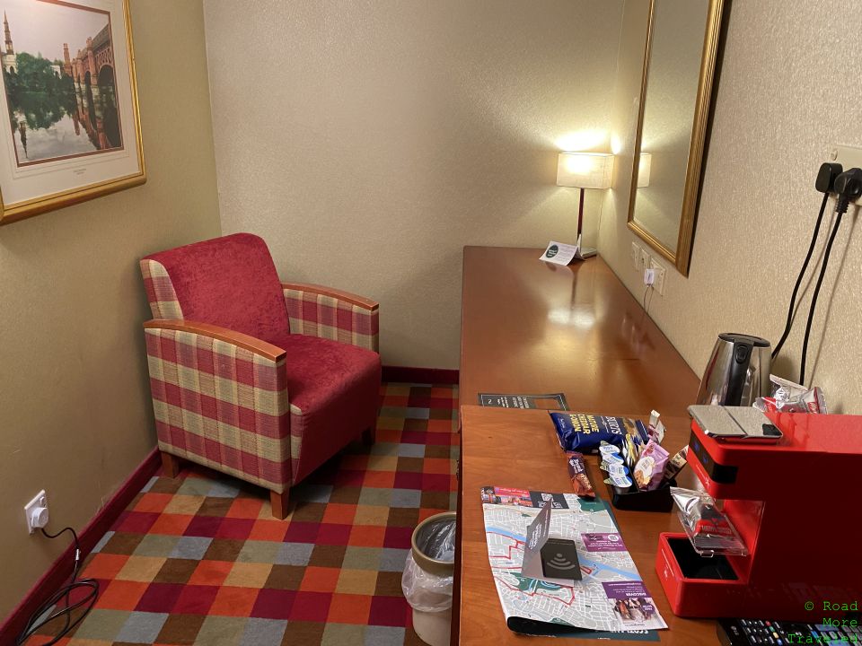 Carlton George Hotel Glasgow living room