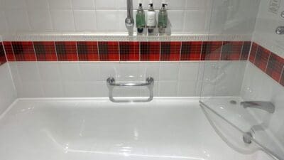 Carlton George bath/shower