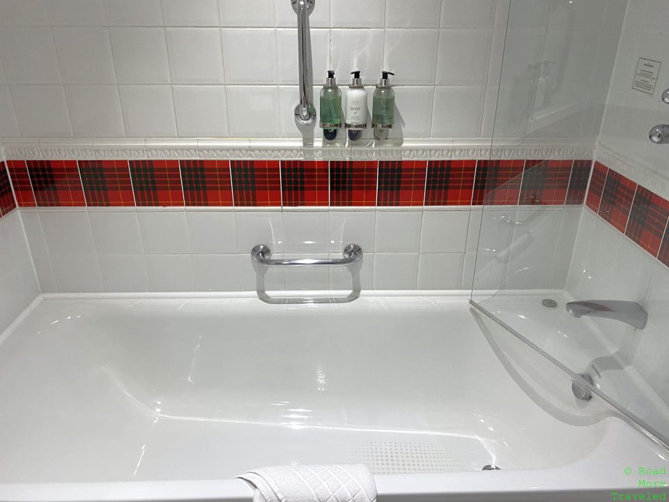 Carlton George bath/shower