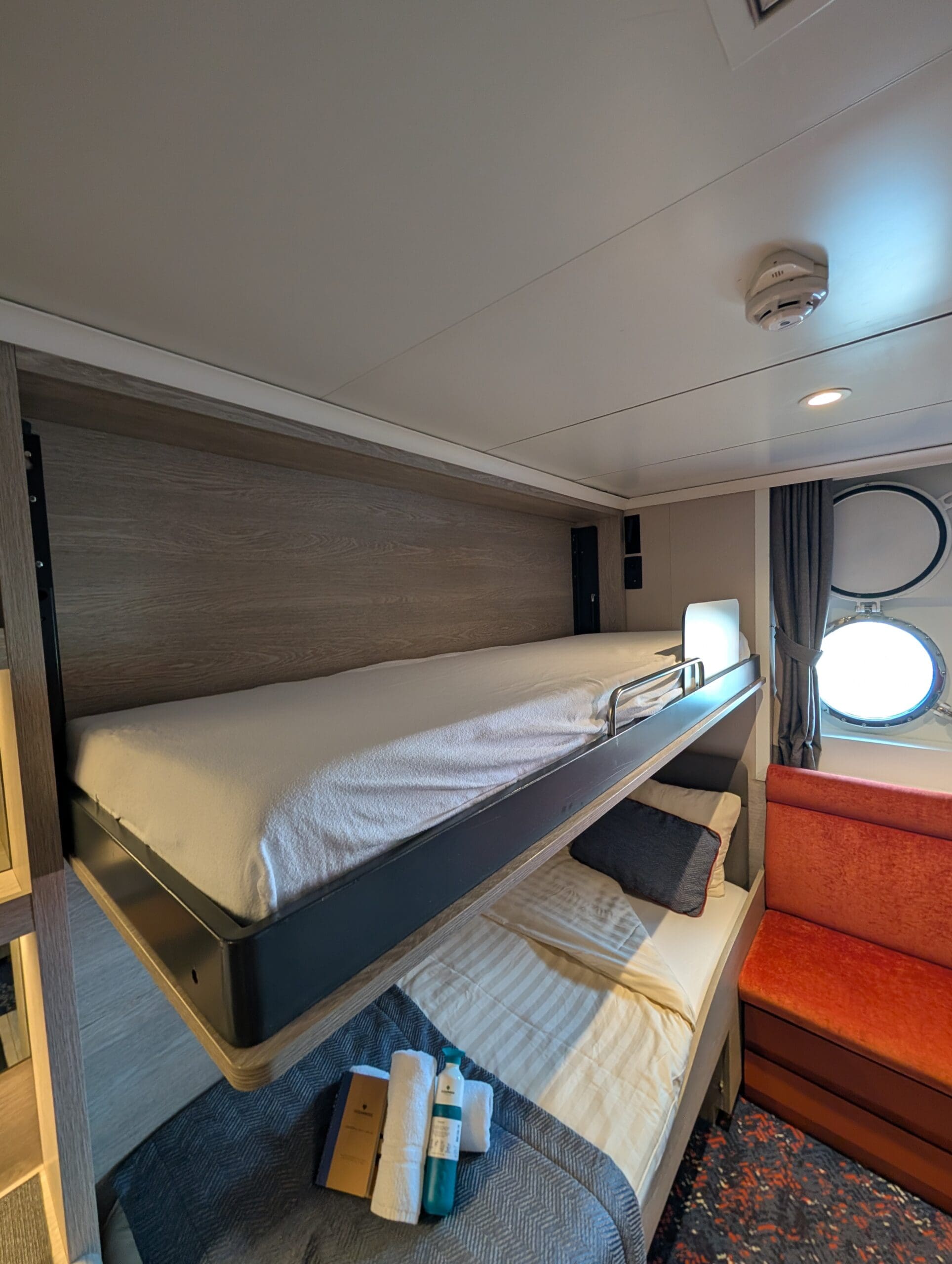 Oceanwide Quad room - Upper bunks 
