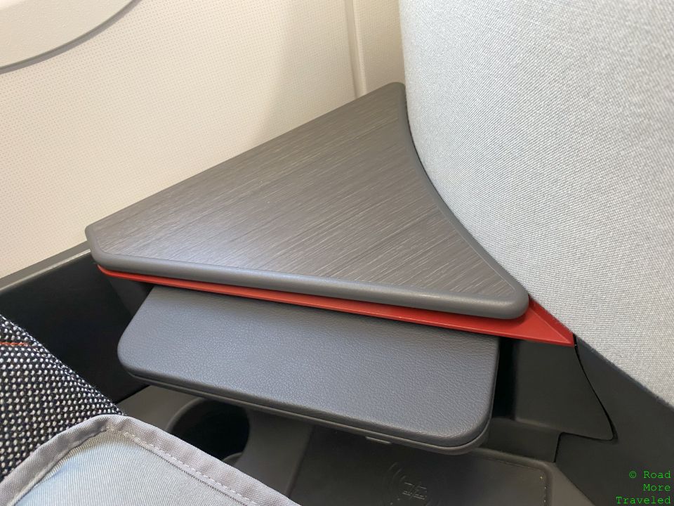 American A321XLR Business Class window-side storage