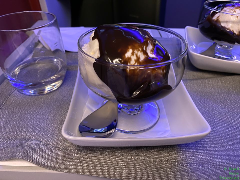 American A321XLR Business Class dessert