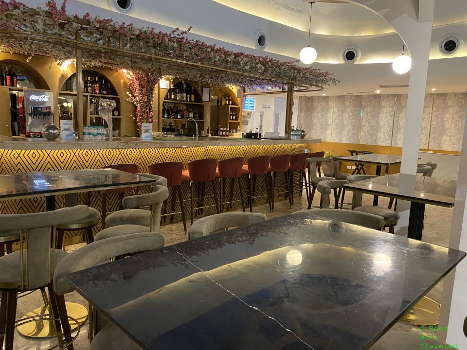 T2 MAA Travel Club Lounge bar