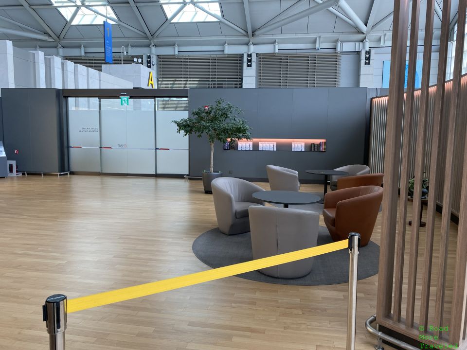 OZ premium check-in seating area at ICN