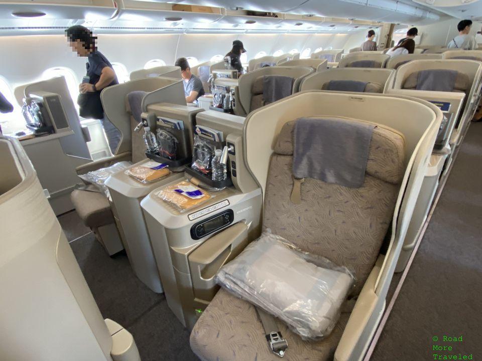 Asiana Airlines A380 Business Class - center seats