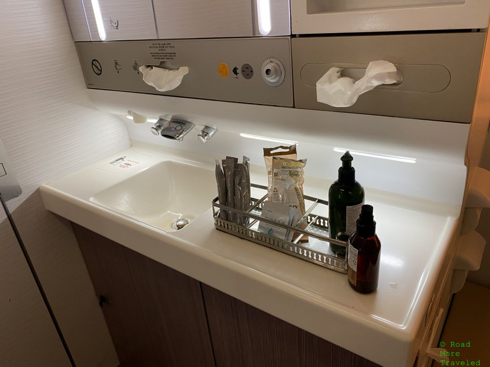 Asiana Airlines A380 Business Class lavatory amenities