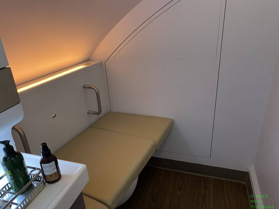 OZ A380 Business Class lav