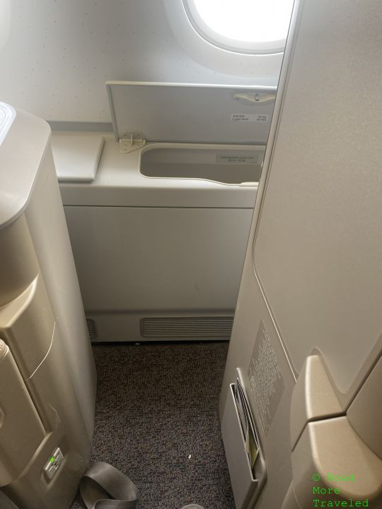 OZ A380 Business Class - narrow entrance from aisle